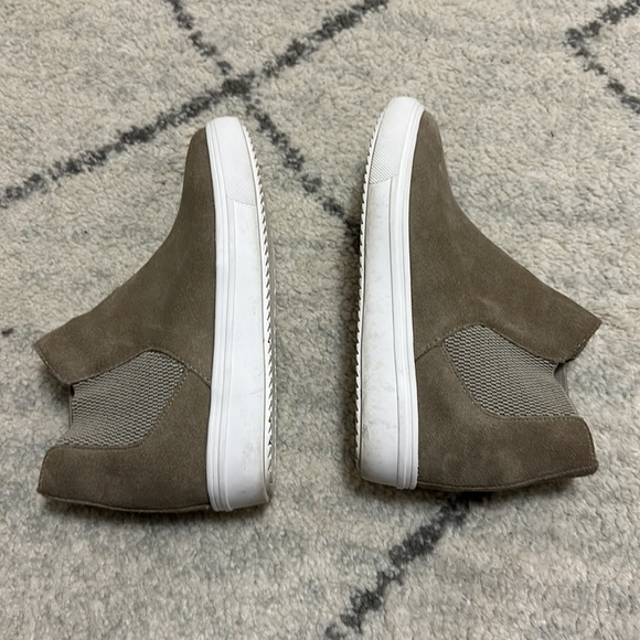 Steven Madden Sultan Suede Booties in Grey - Picture 6 of 6